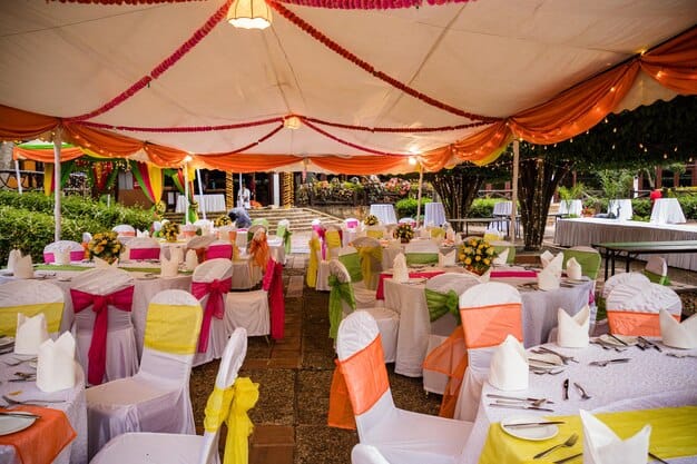 mariages-kenyans-details-asiatiques-indiens-texture-accessoires-mariage-ceremonie-coutumiere-ville-nairobi_257688-6570